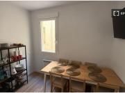 Se alquila habitación en piso compartido de 5...