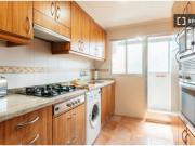 Se alquila habitación en piso compartido de 5...