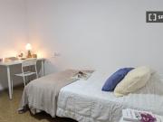 Se alquila habitación en piso compartido de 5...