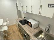 Se alquila habitación en piso compartido de 5...