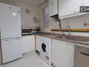 Se alquila habitación en piso compartido de 5...