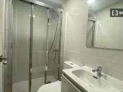 Se alquila habitación en piso compartido de 5...