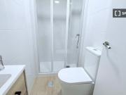 Se alquila habitación en piso compartido de 5...