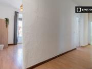 Se alquila habitación en piso compartido de 5...