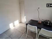 Se alquila habitación en piso compartido de 5...