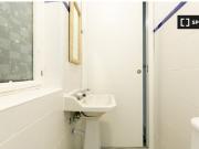 Se alquila habitación en piso compartido de 6...