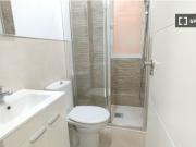 Se alquila habitación en piso compartido de 6...