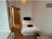 Se alquila habitación en piso compartido de 6...