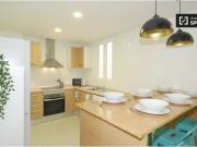 Se alquila habitación en piso compartido de 6...