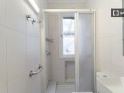 Se alquila habitación en piso compartido de 6...