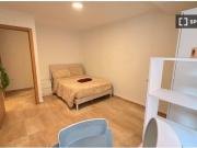 Se alquila habitación en piso compartido de 6...