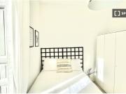 Se alquila habitación en piso compartido de 6...