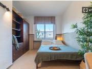 Se alquila habitación en piso compartido de 7...