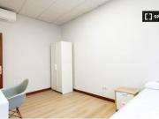 Se alquila habitación en piso compartido de 8...