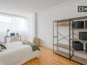 Se alquila habitación en piso compartido de 8...