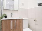 Se alquila habitación en piso compartido de 8...