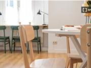 Se alquila habitación en piso compartido de 8...