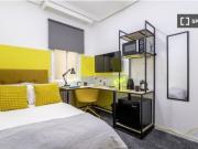 Se alquila habitación en piso compartido de 8...