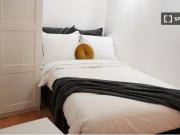 Se alquila habitación en piso compartido de 8...