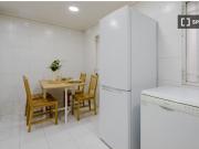 Se alquila habitación en piso compartido de 8...