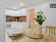 Se alquila habitación en piso compartido de 8...