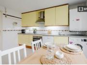 Se alquila habitación en piso compartido de 8...