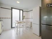 Se alquila habitación en piso compartido de 8...