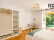 Se alquila habitación en piso compartido de 8...