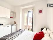 Se alquila habitación en piso compartido de 9...