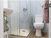 Se alquila habitación en piso compartido de 9...