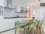 Se alquila habitación en piso compartido de 9...