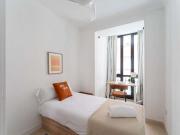 Se alquila habitación en piso compartido en Argüelles,...