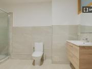 Se alquila habitación en piso compartido en La Dreta de...