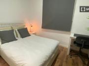 Se alquila habitación en piso compartido de 4...