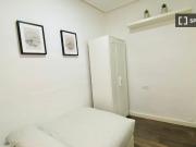 Se alquila habitación en piso compartido de 4...