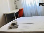 Se alquila habitación en piso de 10 habitaciones en...