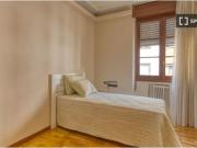 Se alquila habitación en piso de 10 habitaciones en Oviedo