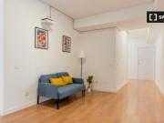Se alquila habitación en piso de 11 habitaciones en Madrid
