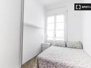 Se alquila habitación en piso de 13 habitaciones en Sant...