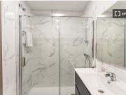 Se alquila habitación en piso de 18 habitaciones en Madrid