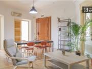 Se alquila habitación en piso de 18 habitaciones en Madrid