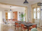 Se alquila habitación en piso de 18 habitaciones en Madrid