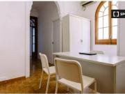 Se alquila habitación en piso de 19 habitaciones en Eixample