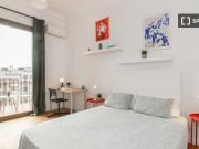 Se alquila habitación en piso de 19 habitaciones en...