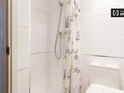 Se alquila habitación en piso de 1 dormitorio en...