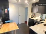Se alquila habitación en piso de 2 dormitorios en Madrid