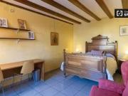 Se alquila habitación en piso de 2 habitaciones en...