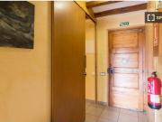 Se alquila habitación en piso de 2 habitaciones en...