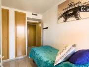 Se alquila habitación en piso de 2 habitaciones en...