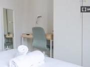 Se alquila habitación en piso de 2 habitaciones en...